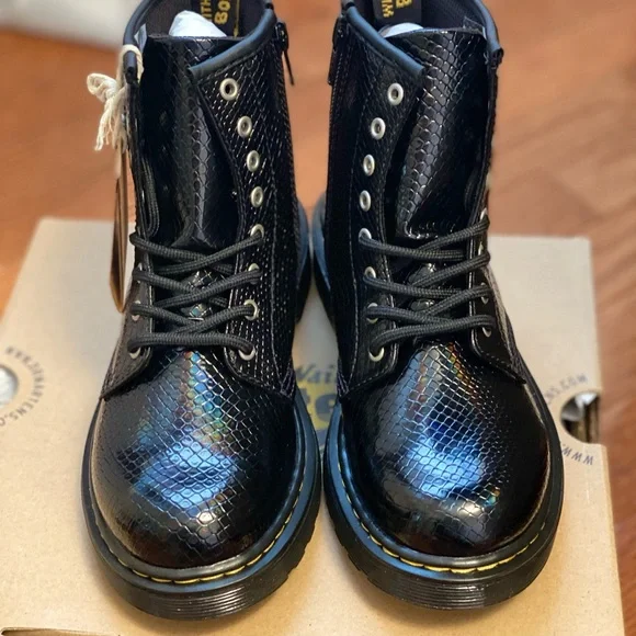 ❌SOLD❌DR. MARTENS JUNIOR 1460 REPTILE EMBOSS LACE UP BOOTS - Picture 2 of 7